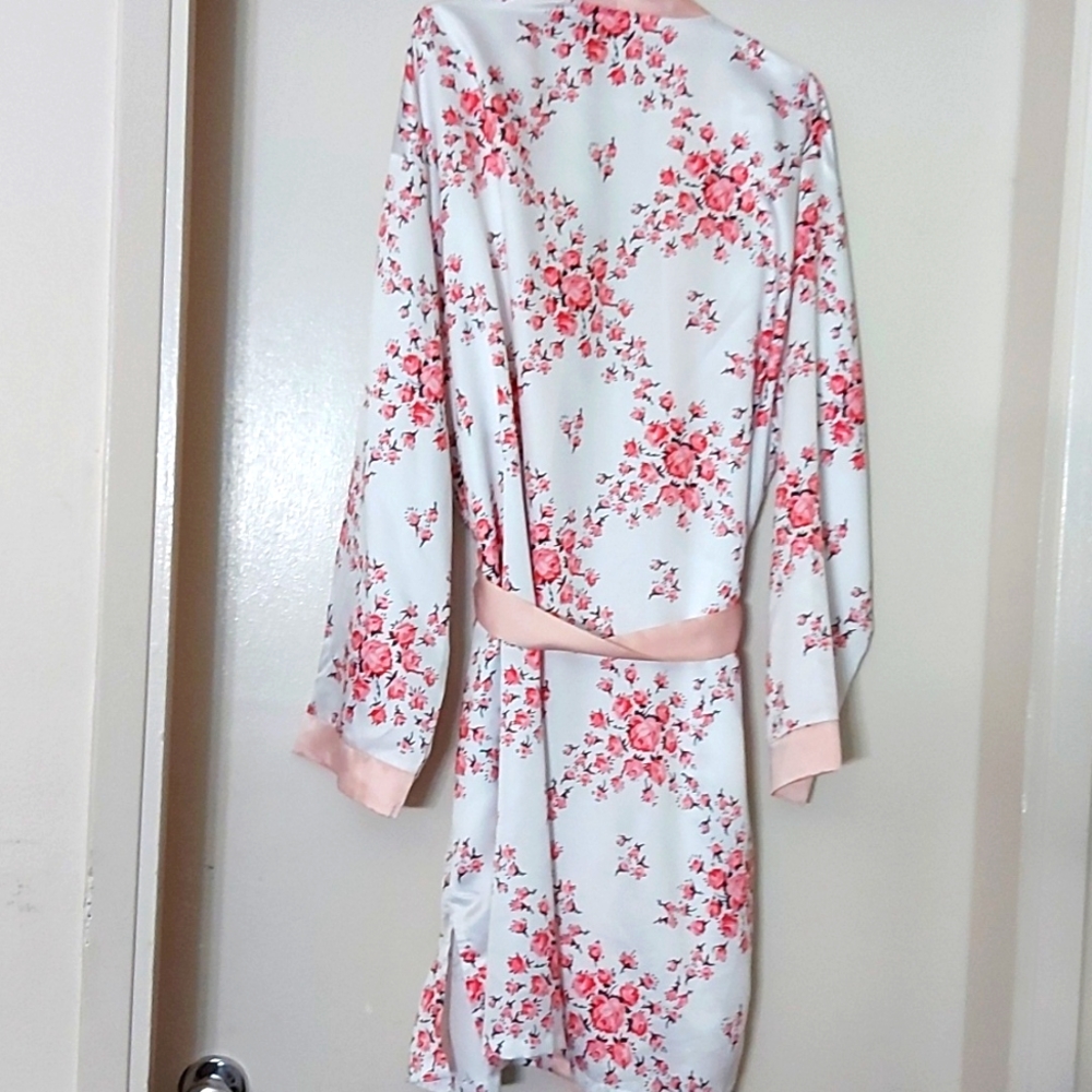 Morgan Lane Floral Robe/Barbie Core/Designer/One Size/NWOT - Picture 2 of 7